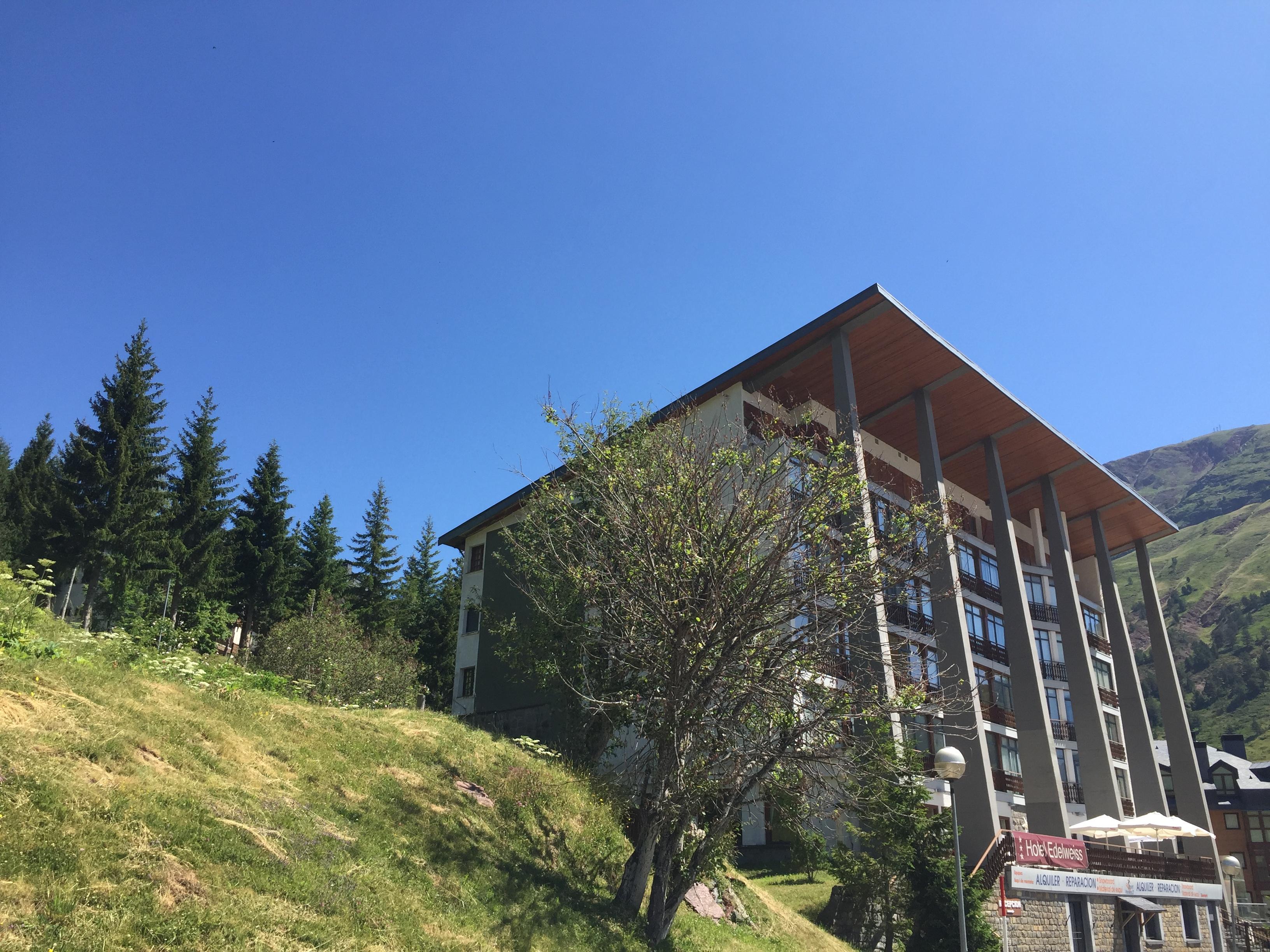 Hotel Edelweiss Candanchu Exterior photo